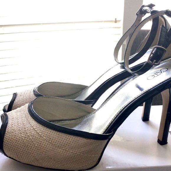 Cute Cute Beige and Black Sandal Heel - Picture 1 of 7
